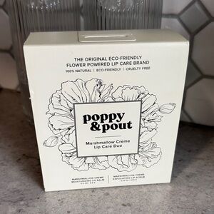 Poppy & Pout